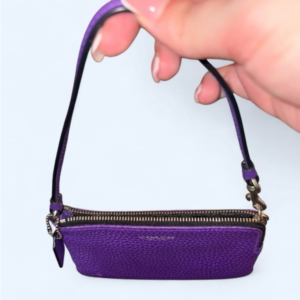 VINTAGE COACH Small Wristlet in Colorblock Purple Pebble Leather - Picture 5 of 10